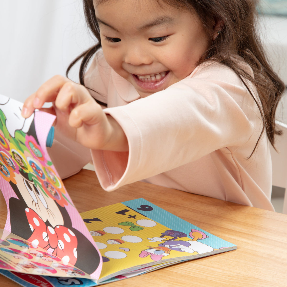 Melissa and Doug Sticker WOW Activity Pad Sticker Stamper - Disneys Minnie Mouse