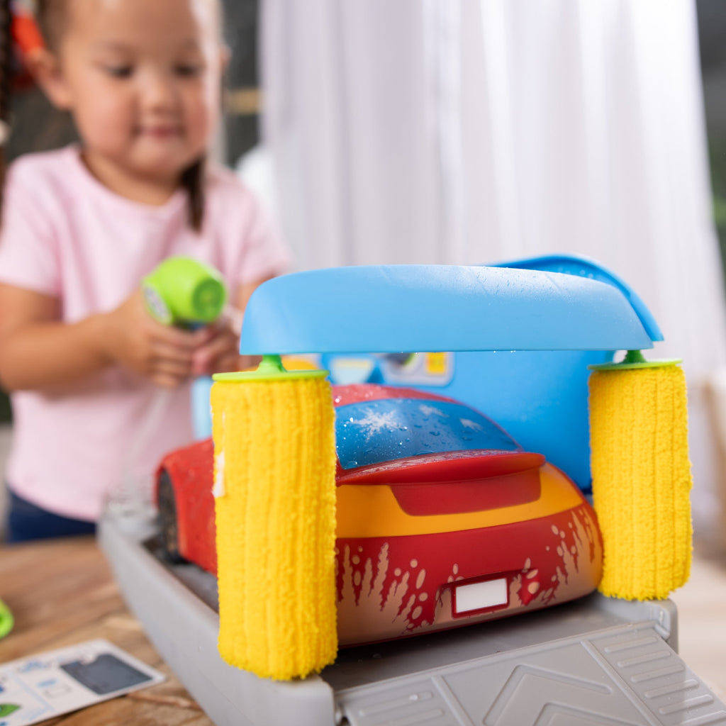 Melissa and Doug Spray Shine Car Wash Play Set