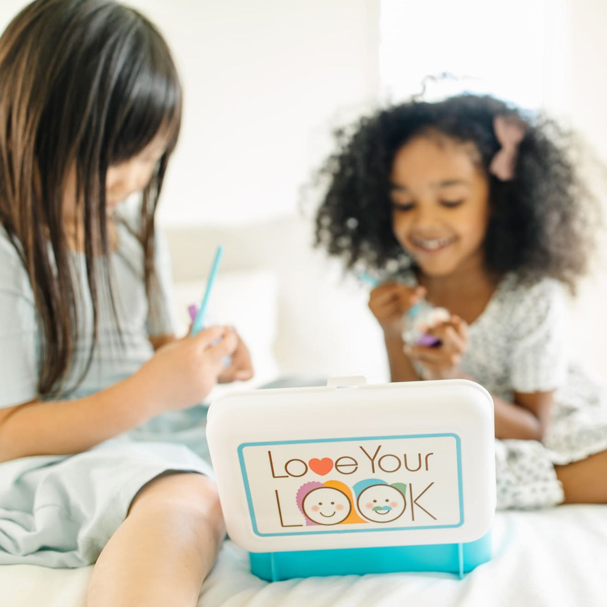 Melissa and Doug LOVE YOUR LOOK - Makeup Kit Play Set