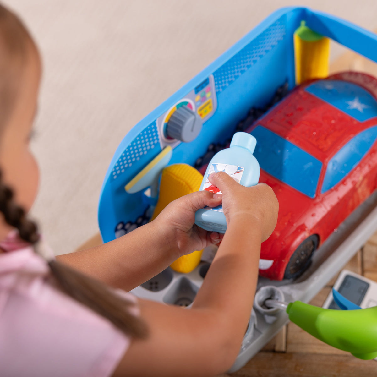 Melissa and Doug Spray Shine Car Wash Play Set