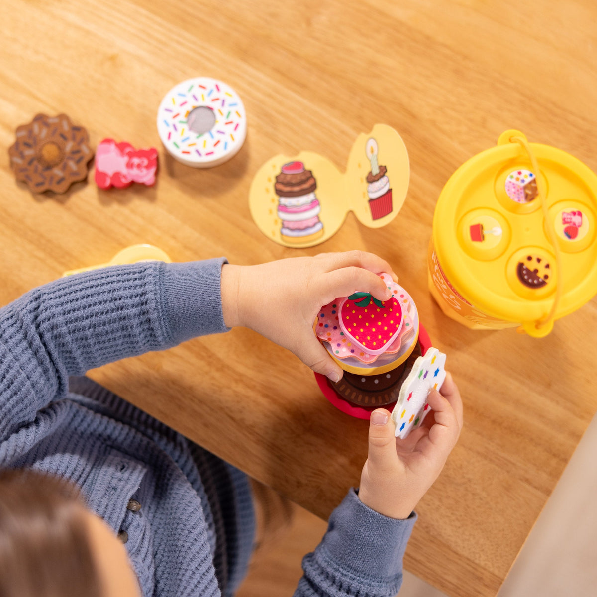 Melissa and Doug Play to Go Cake Cookies Play Set